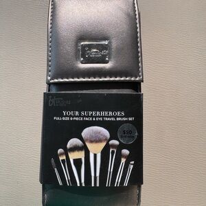 IT Cosmetics Silver Makeup Brush Set